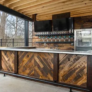 With I Am - Texas Meets Tennessee Charm Apartment