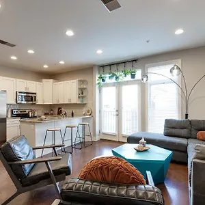 - Near Music Row- Private Balcony Apartment